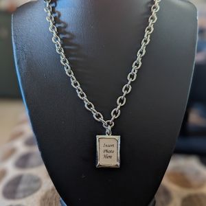 NWT Cookie Lee Photo Frame Chain and Pendant.